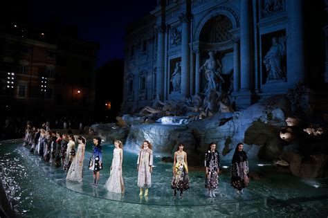 fendi catwalk fontana di trevi|Fendi’s Dolce Vita .